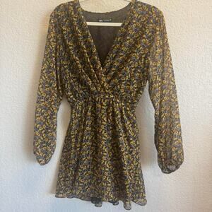 Mini A-line Zara dress with long sleeves and V-neck, featuring a floral print